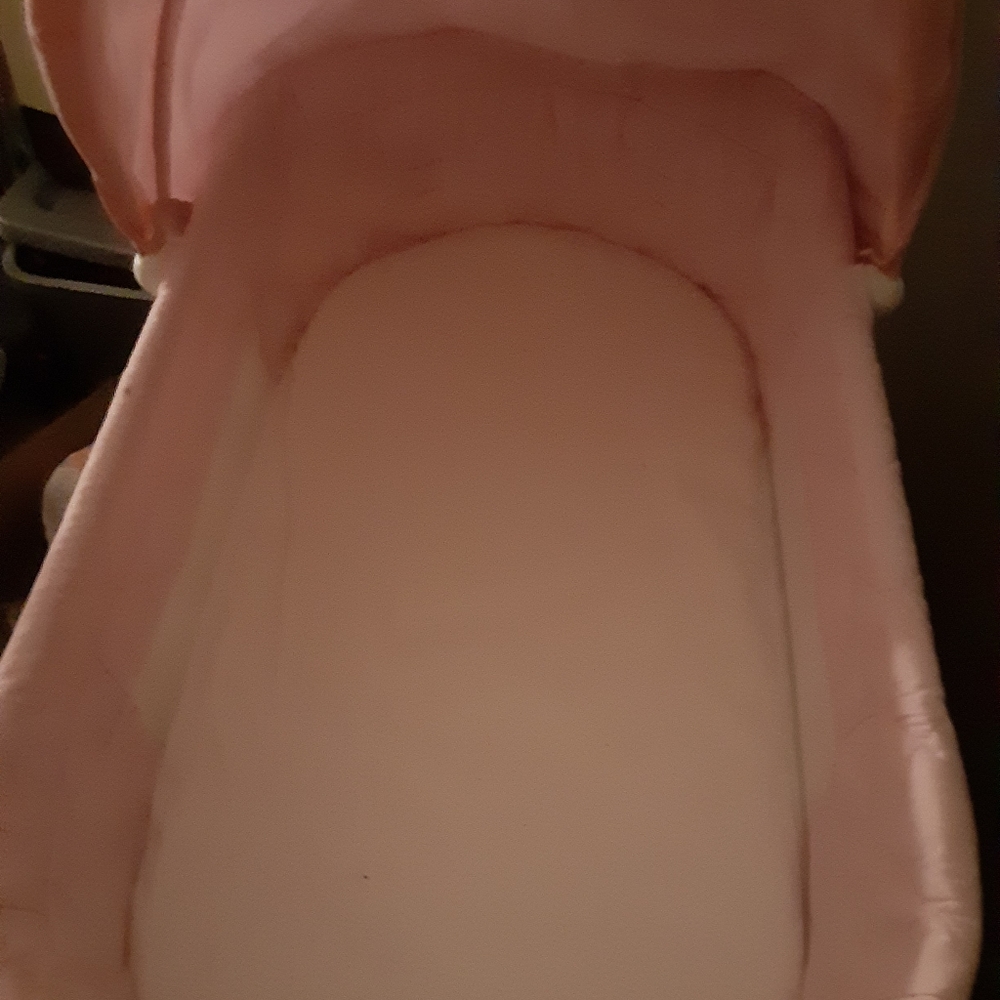 Bassinet - Picture 2 of 3